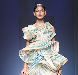 Classic hairdos & complimenting make-up prevail as the Day 4 of the Wills Lifestyle India Fashion Week comes to an end