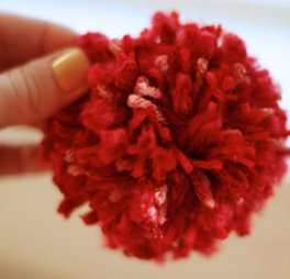 DIY Christmas pom poms for your tree!